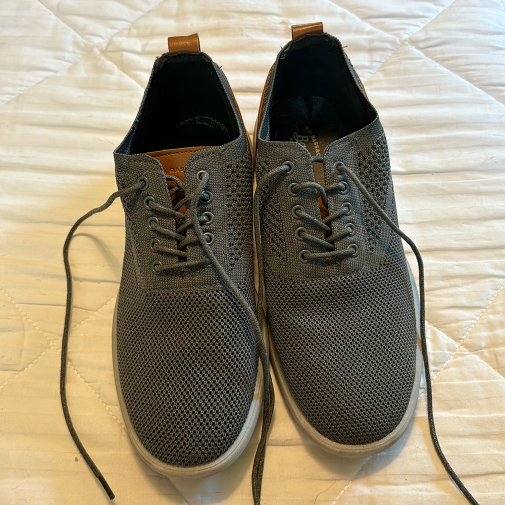 Men’s G.H. Bass and Co dress sneaker
